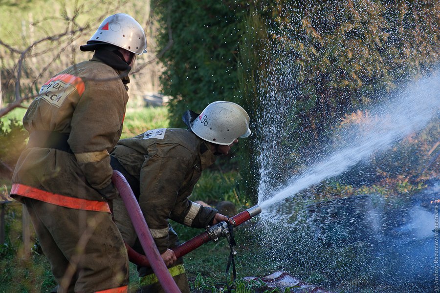 Пожарные огнеборцы